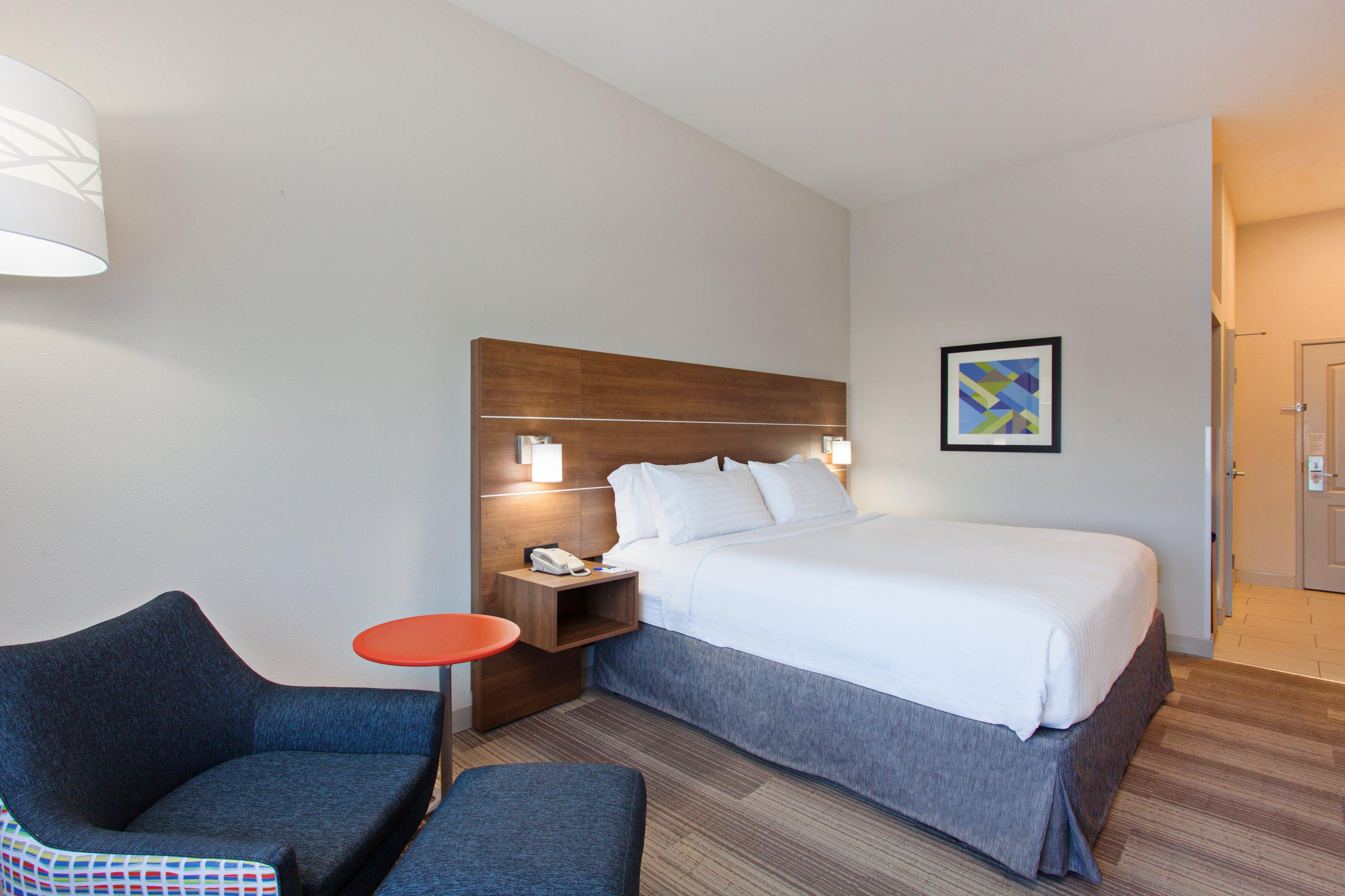 Holiday Inn Express & Suites Corona, An Ihg Hotel Bagian luar foto